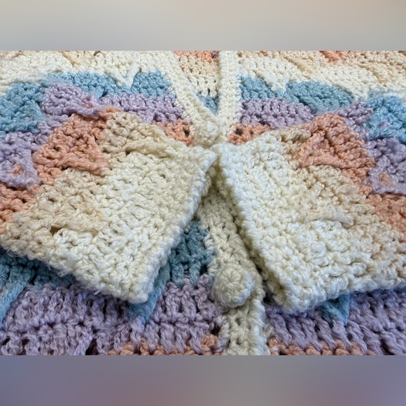 Hand crocheted cardigan - Picture 6 of 7